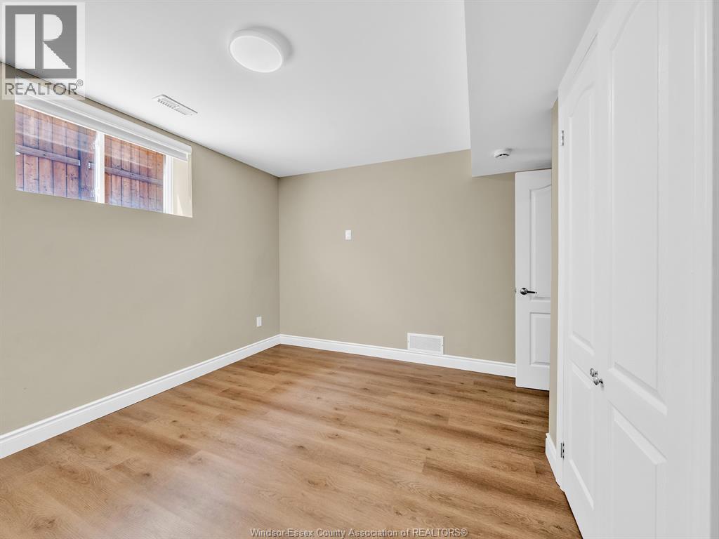 3000 Mcrobbie Crescent Property Photo 44