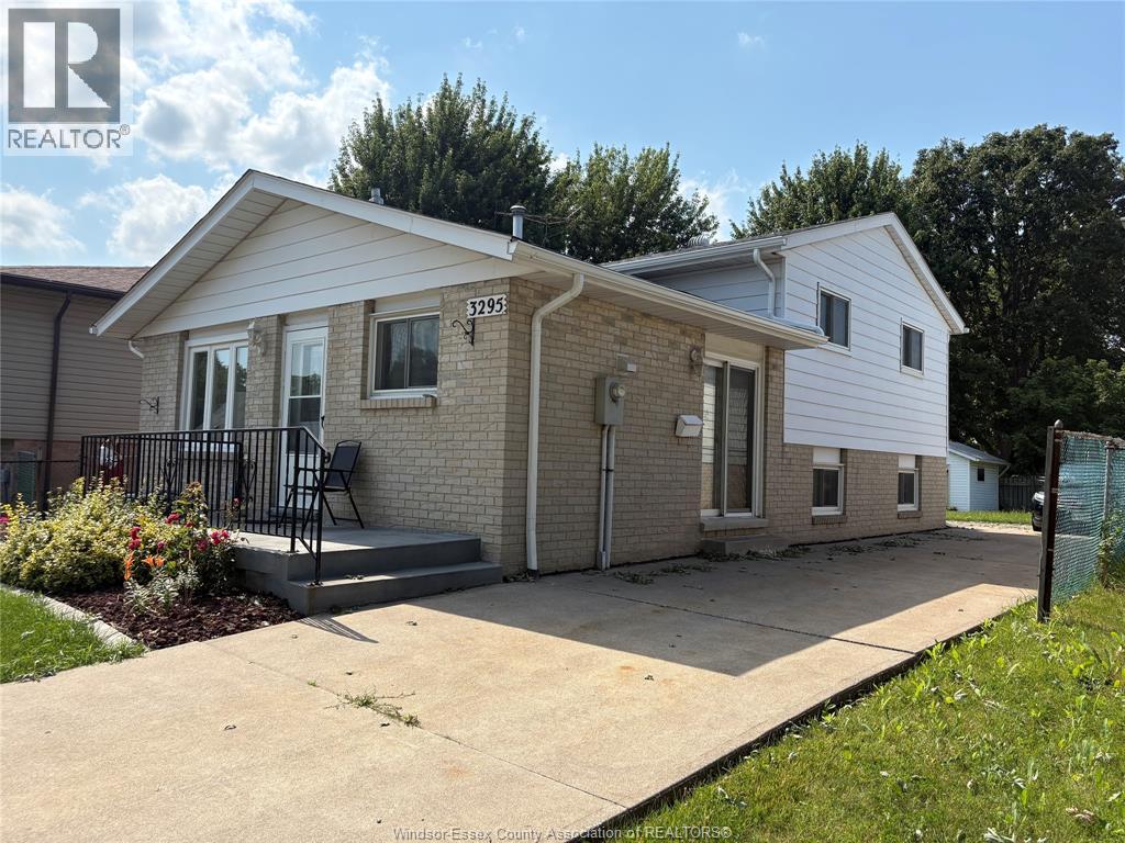 3295 Aurora Property Photo 3
