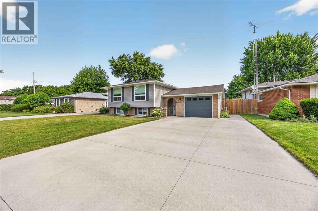 266 Clairwood Crescent Property Photo 1