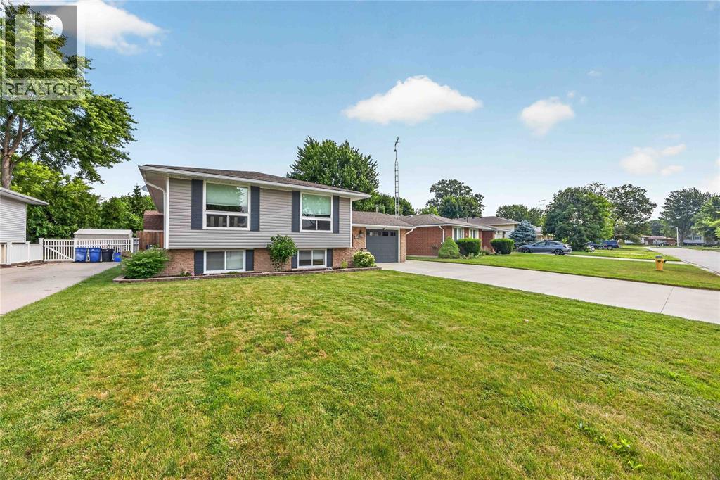 266 Clairwood Crescent Property Photo 3