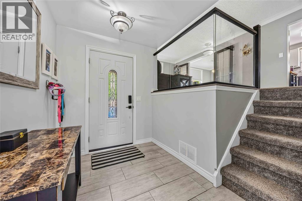 266 Clairwood Crescent Property Photo 4