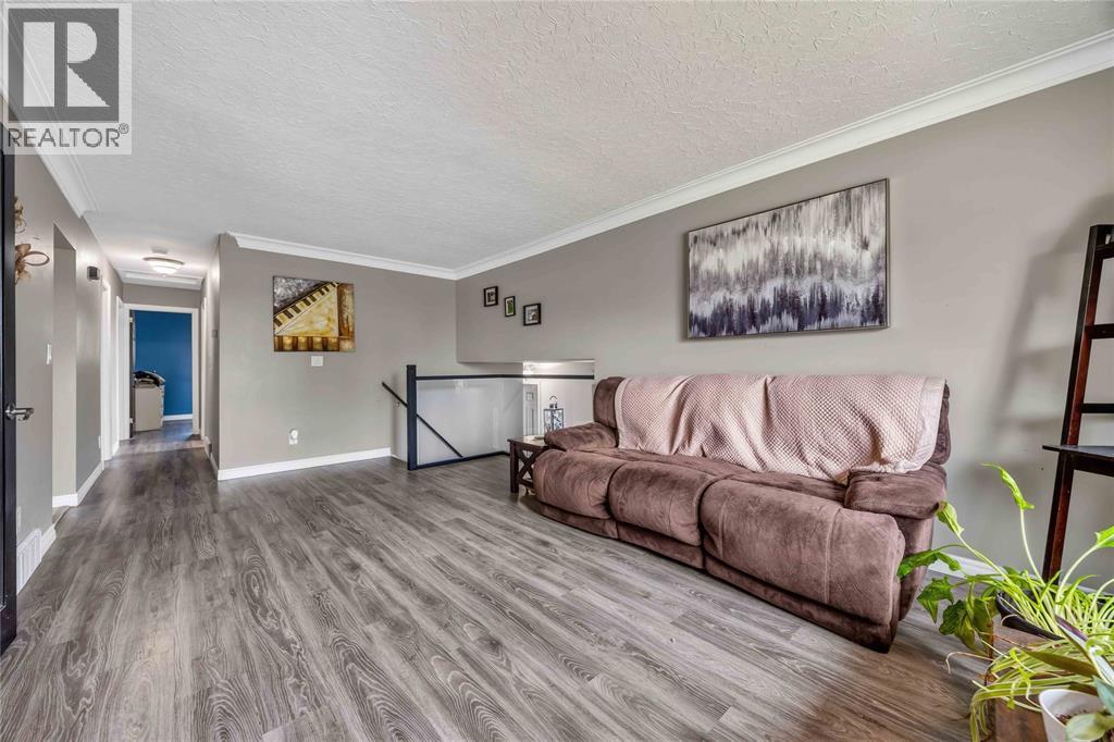 266 Clairwood Crescent Property Photo 7