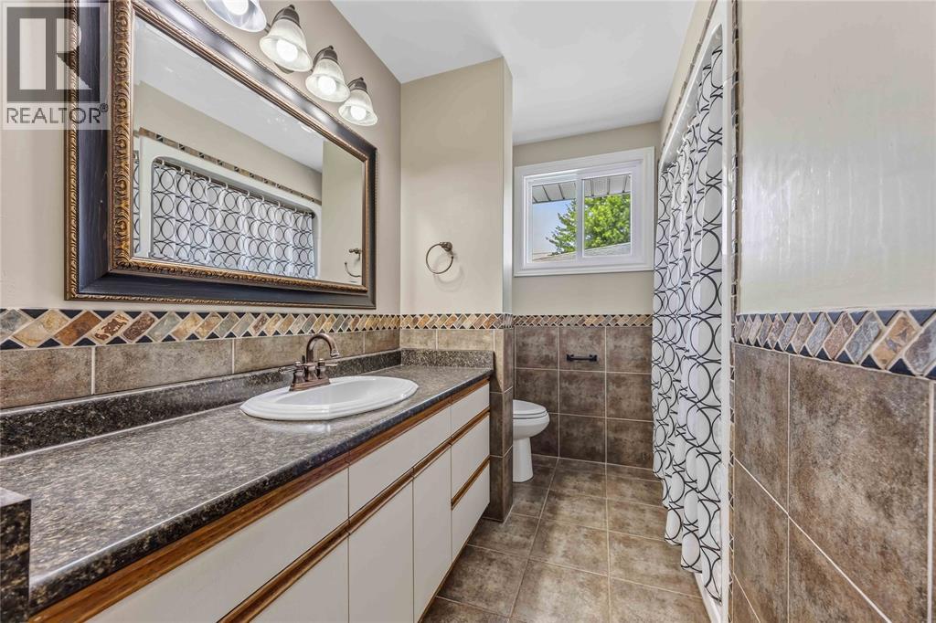 266 Clairwood Crescent Property Photo 9