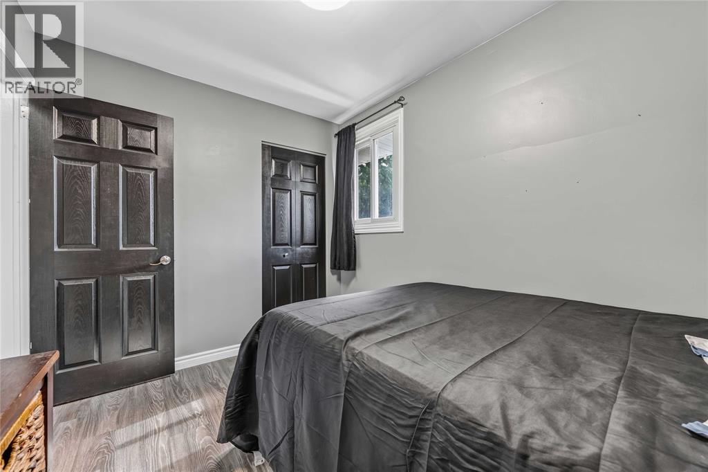 266 Clairwood Crescent Property Photo 11
