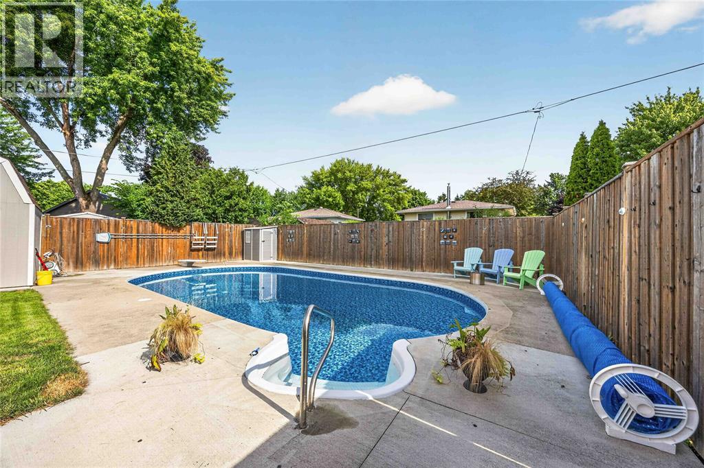 266 Clairwood Crescent Property Photo 27