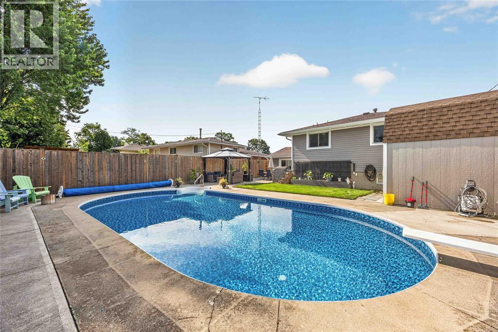 266 Clairwood Crescent Property Photo 28