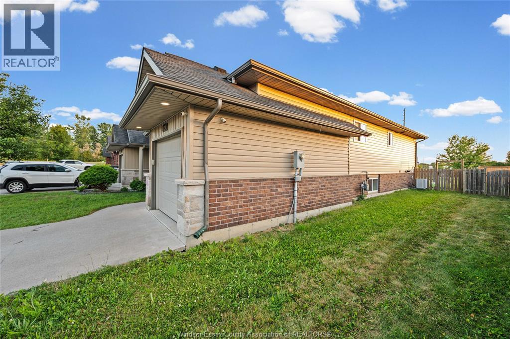 3237 Seville Property Photo 8