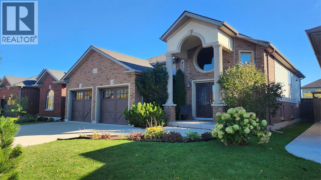 816 MANHATTAN DRIVE Property Photo 1