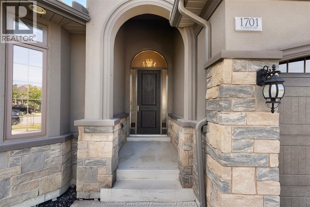 1701 Cypress Property Photo 4