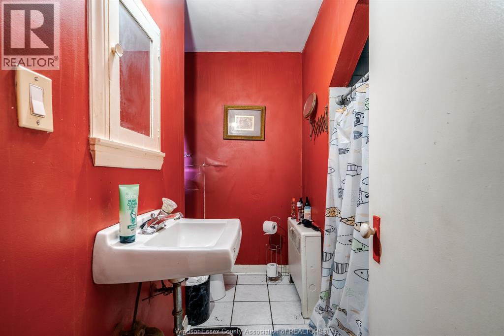 3147 Tecumseh Road East Property Photo 31