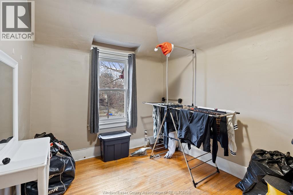554 Askin Avenue Property Photo 8