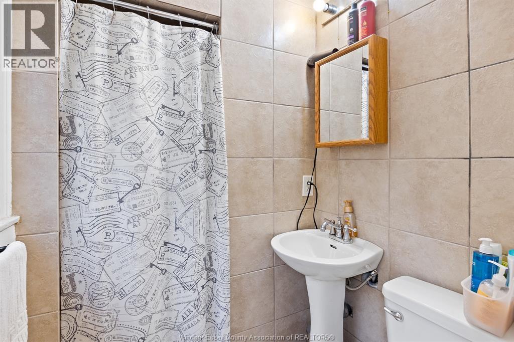 554 Askin Avenue Property Photo 9