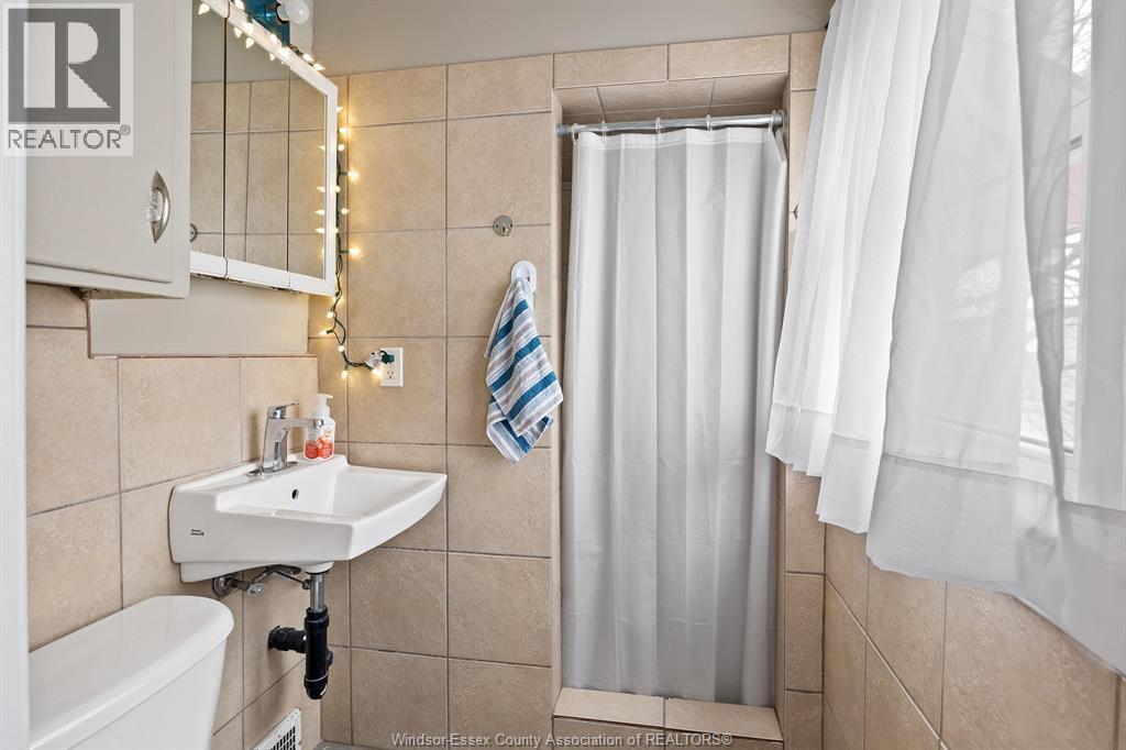 554 Askin Avenue Property Photo 31