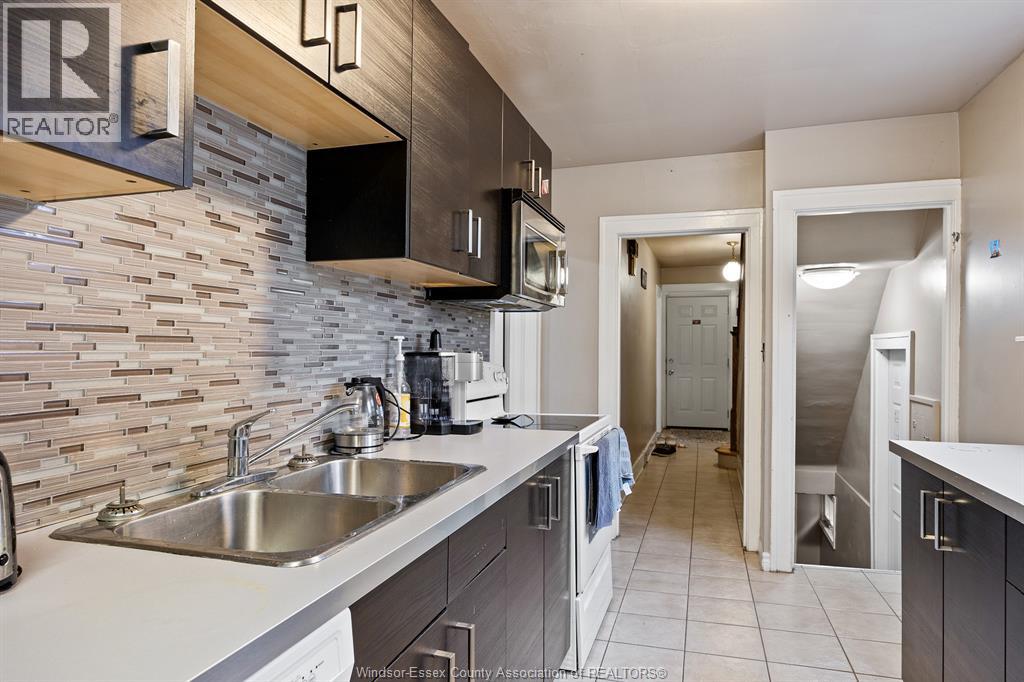 568 Askin Property Photo 6