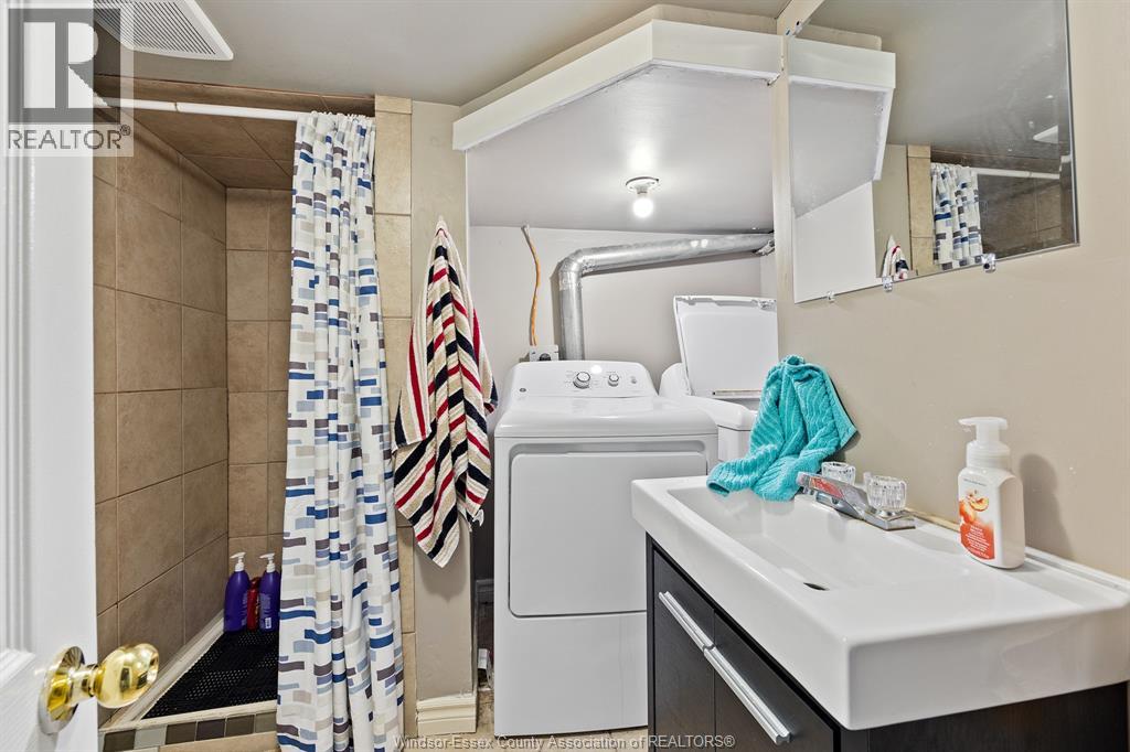 568 Askin Property Photo 15