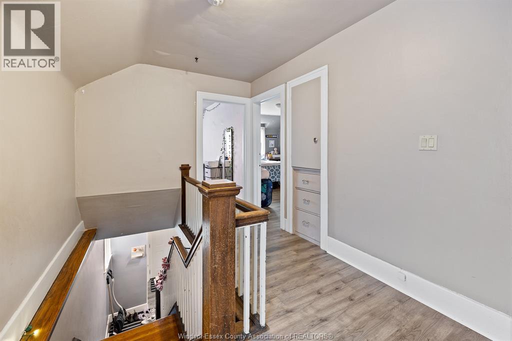 568 Askin Property Photo 32