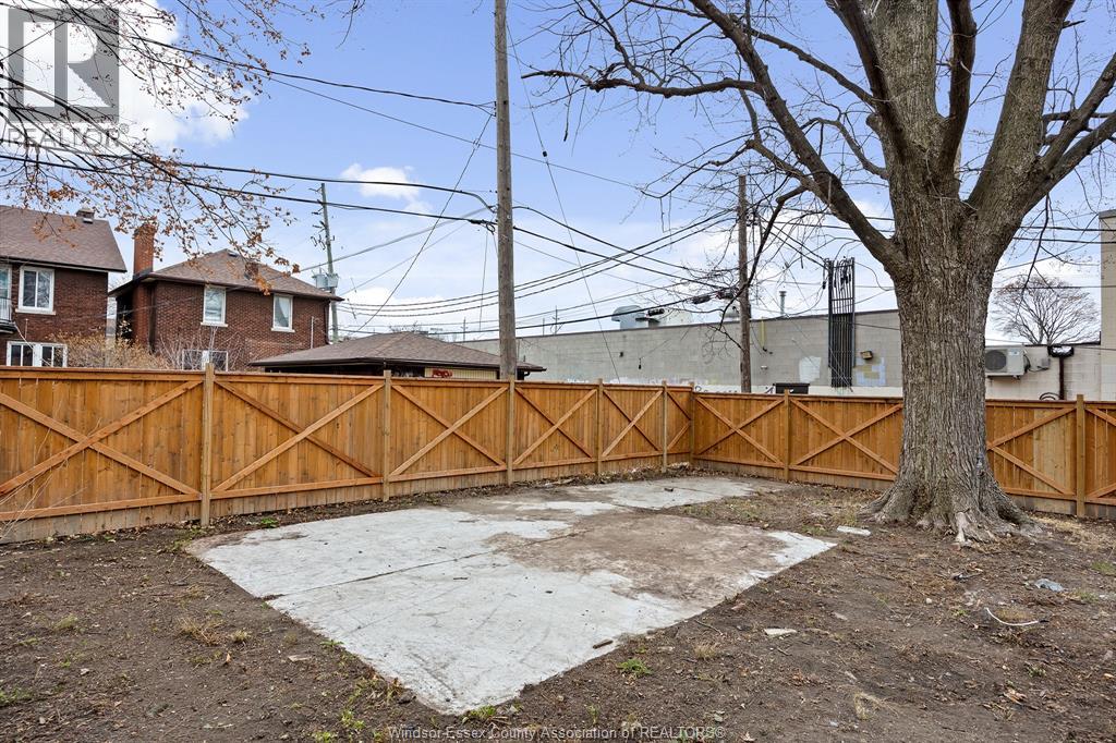 568 Askin Property Photo 36