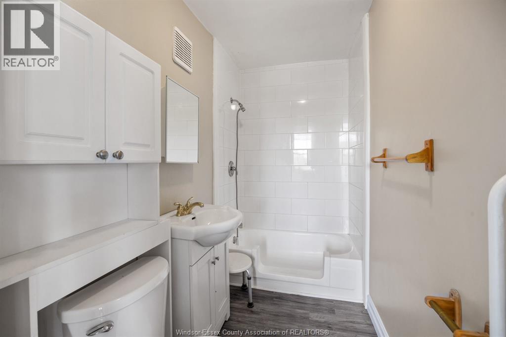 1381-83 Wellington Property Photo 9