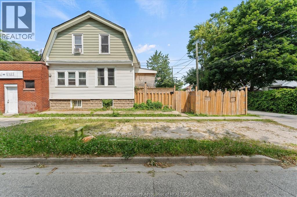 1494 LINCOLN Property Photo 1
