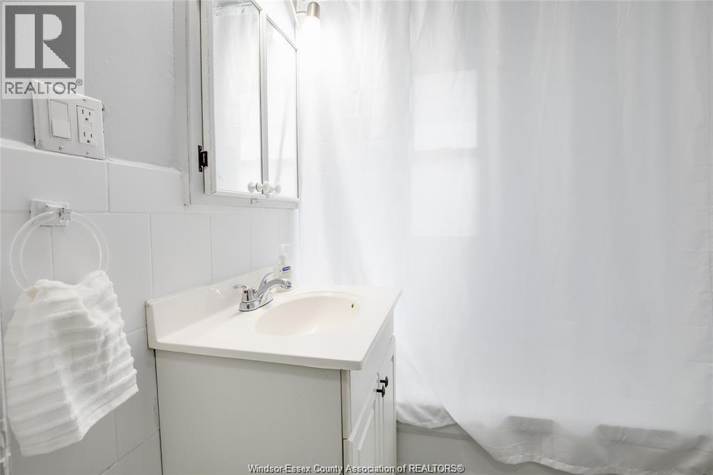 1238-1240 Niagara Street Property Photo 17