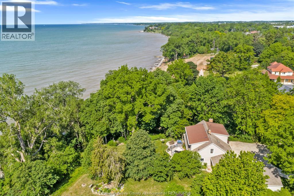 388 SEACLIFF DRIVE West