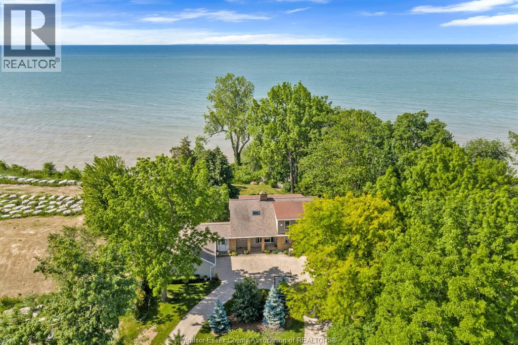 388 Seacliff Drive West Property Photo 1