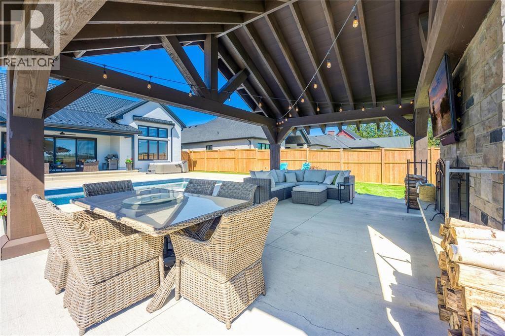 3661 Egremont Road Property Photo 13