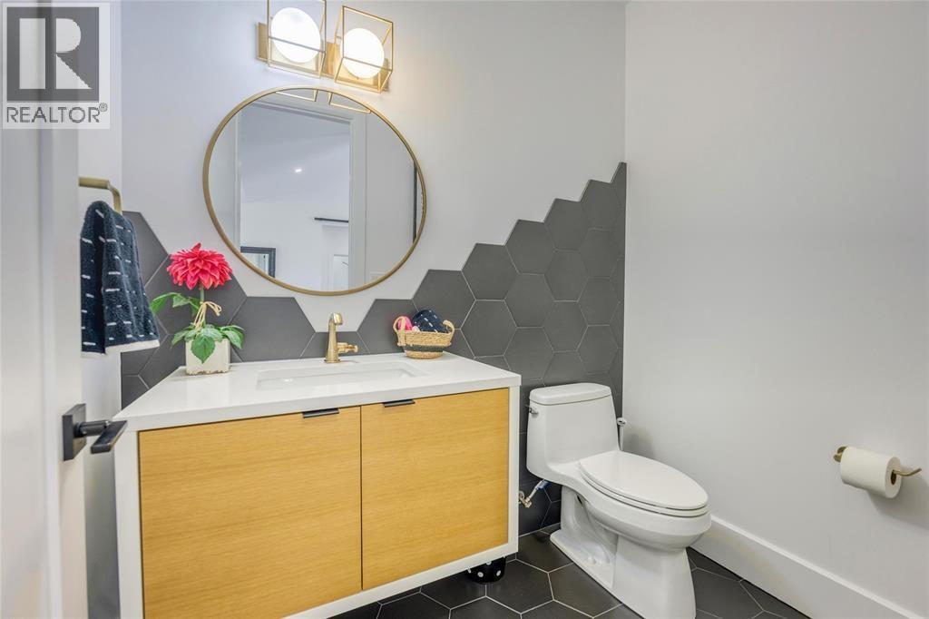 3661 Egremont Road Property Photo 19