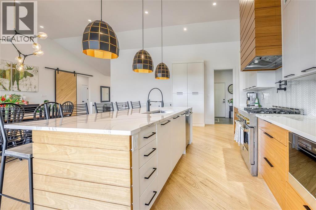 3661 Egremont Road Property Photo 27