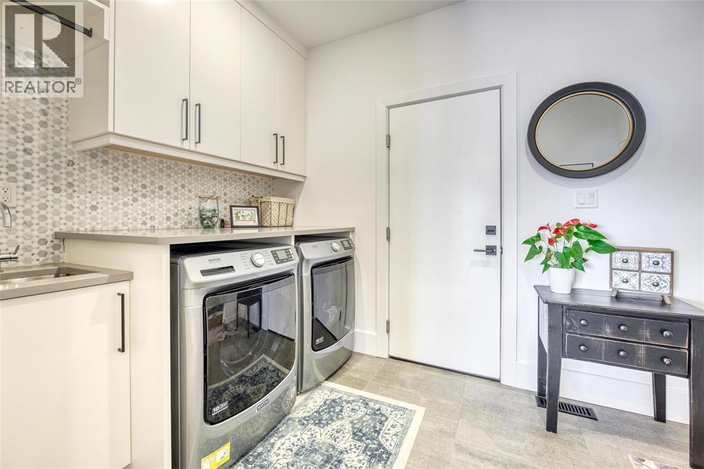 3661 Egremont Road Property Photo 34