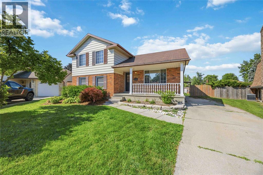 1076 Brimwood Crescent Property Photo 1