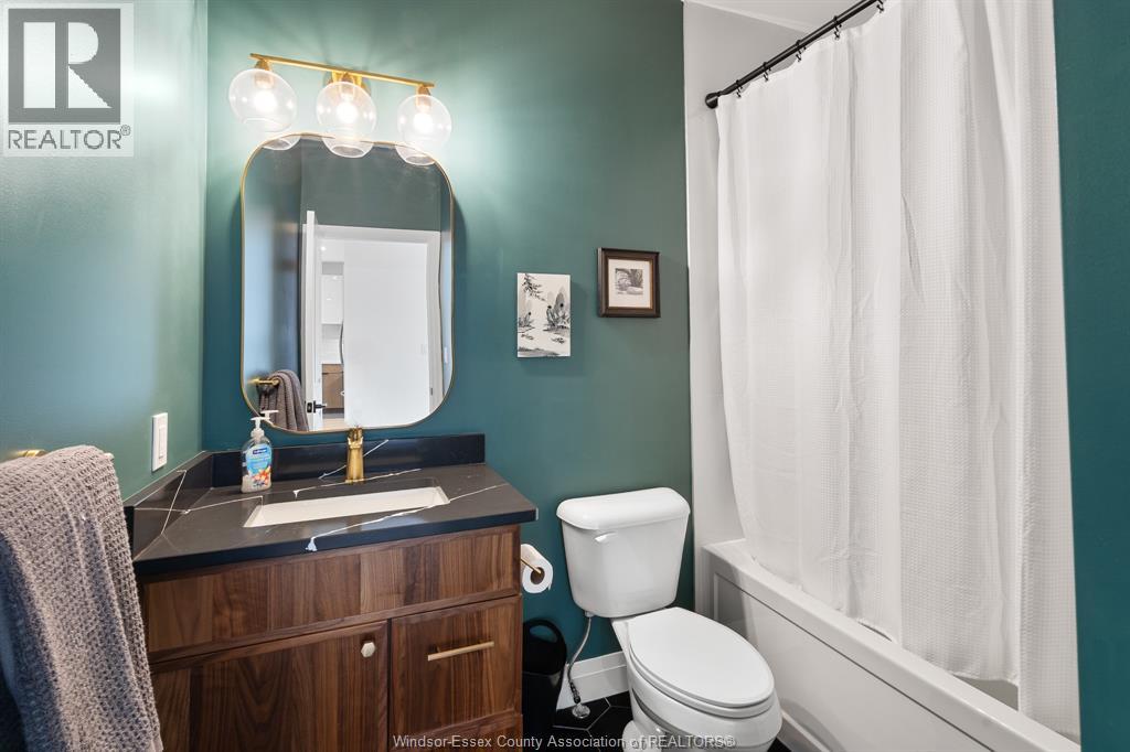 223 Livingstone Crescent Property Photo 31