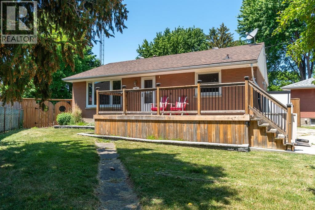 18 TWEEDSMUIR AVENUE