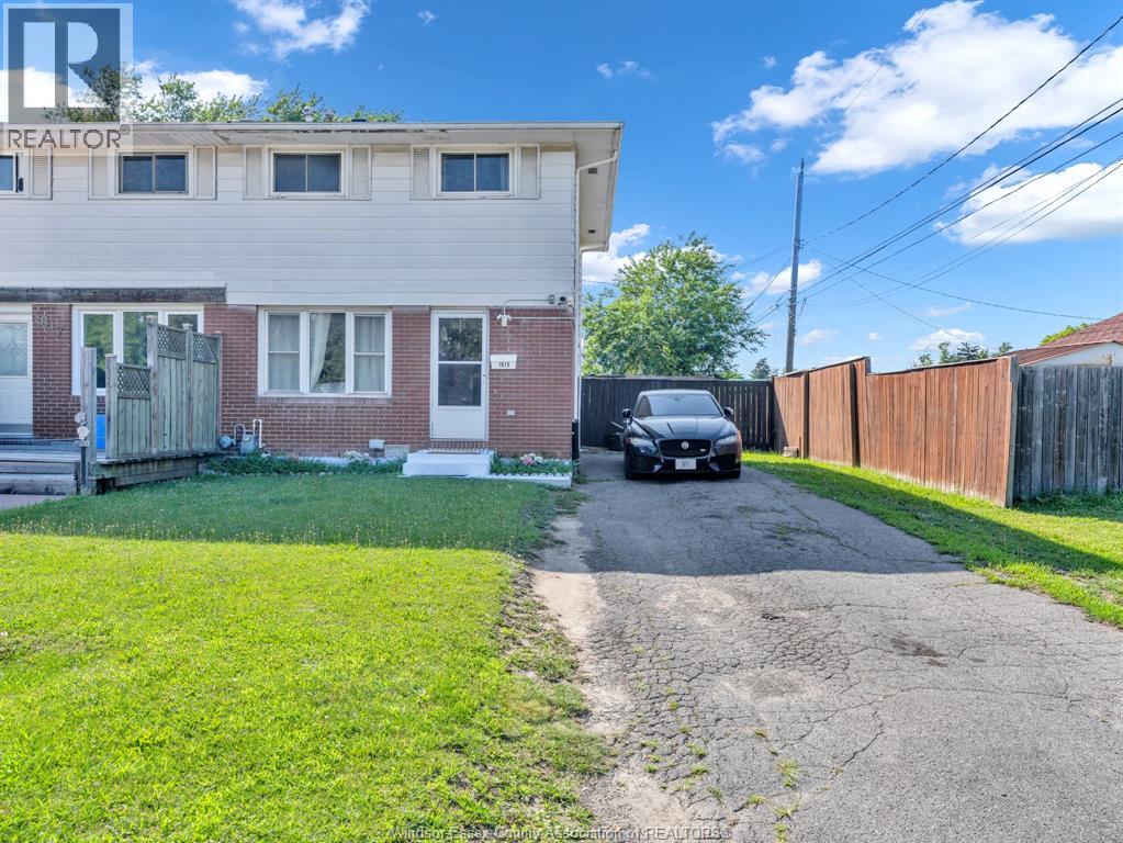 1615 Curry Property Photo 2