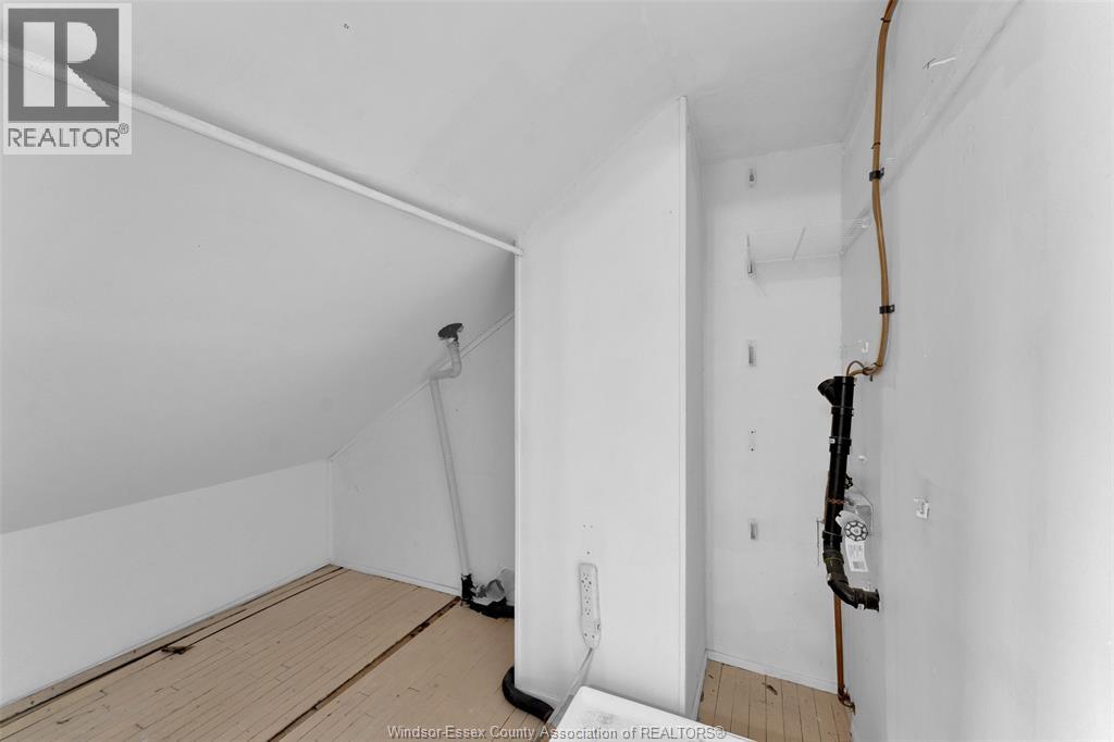1451 Ouellette Avenue Property Photo 16