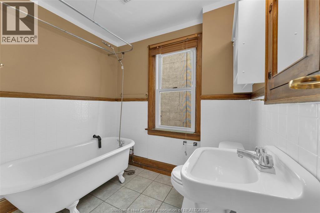 1451 Ouellette Avenue Property Photo 20