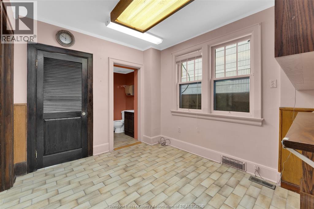 1451 Ouellette Avenue Property Photo 36