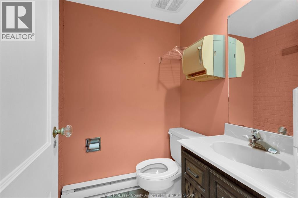 1451 Ouellette Avenue Property Photo 38