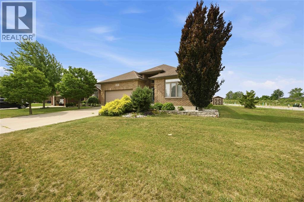 227 Clairwood Crescent Property Photo 1