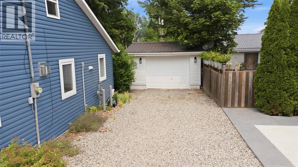6366 London Road Property Photo 5