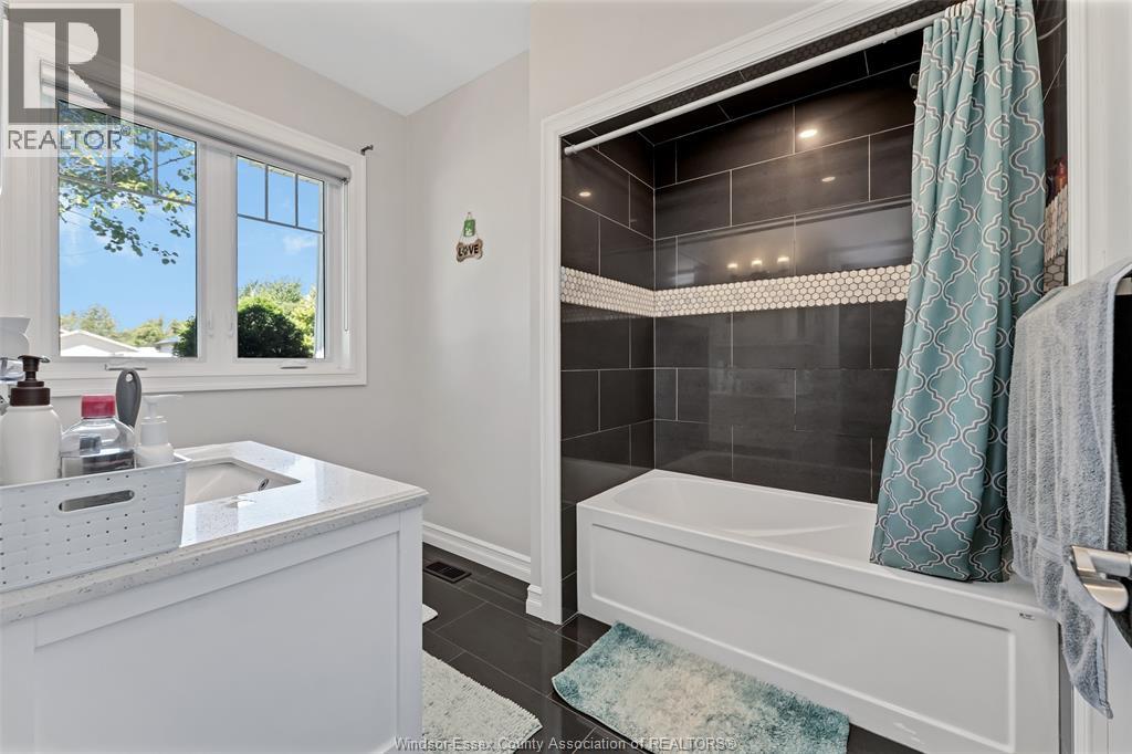 10 Lisa Street Property Photo 23