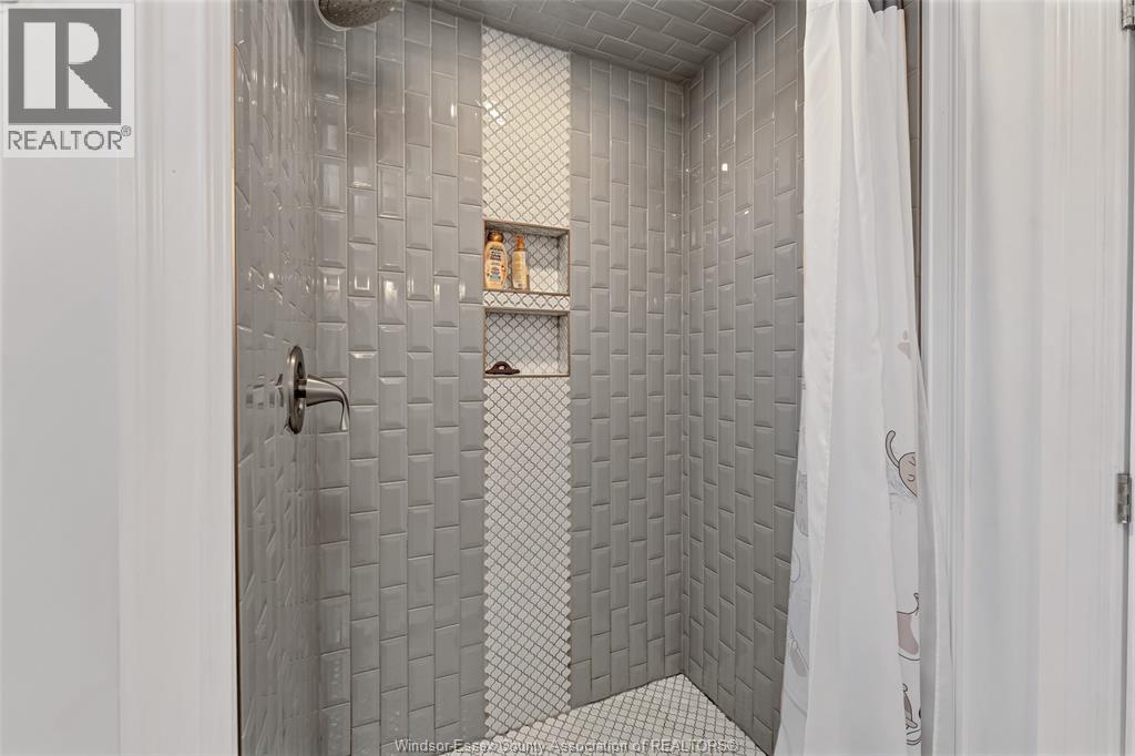 10 Lisa Street Property Photo 32
