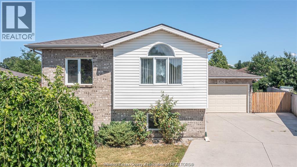 1752 VICKY CIRCLE Property Photo 1