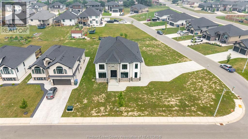 116 Kingsbridge Drive Property Photo 1