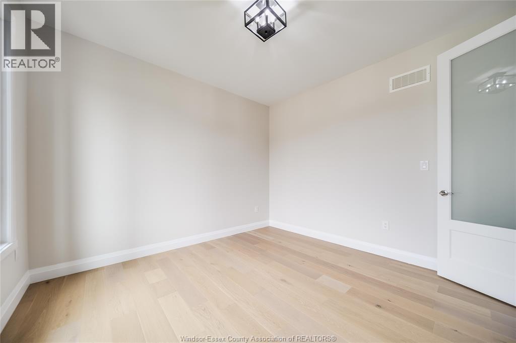 116 Kingsbridge Drive Property Photo 34