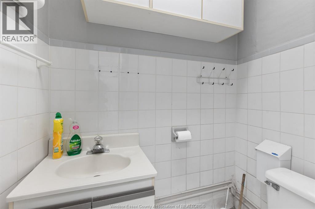 37 Chatham Street East Property Photo 8