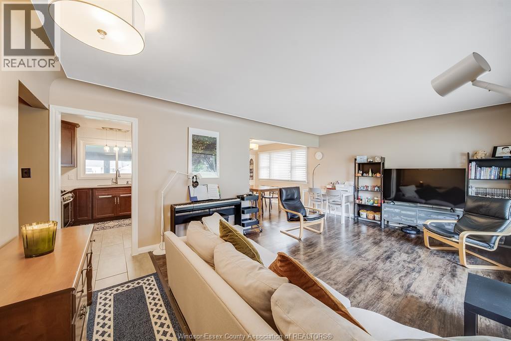 3063 Bruce Avenue Property Photo 6