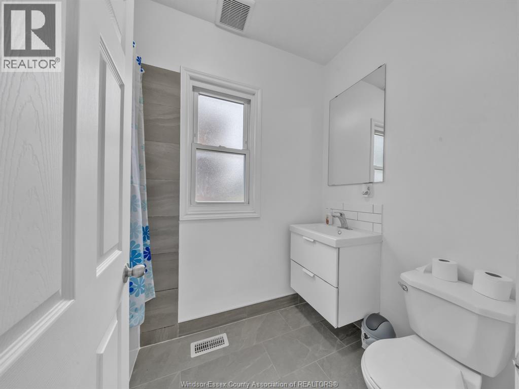 1096 Hall Property Photo 13