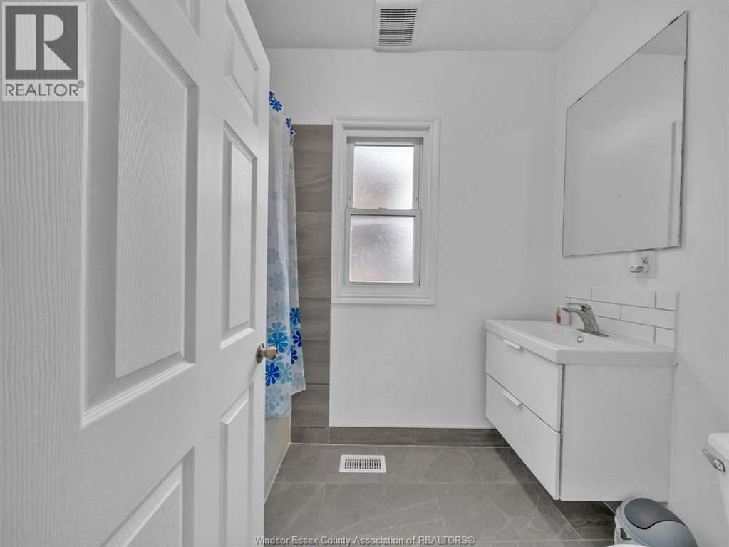 1096 Hall Property Photo 14