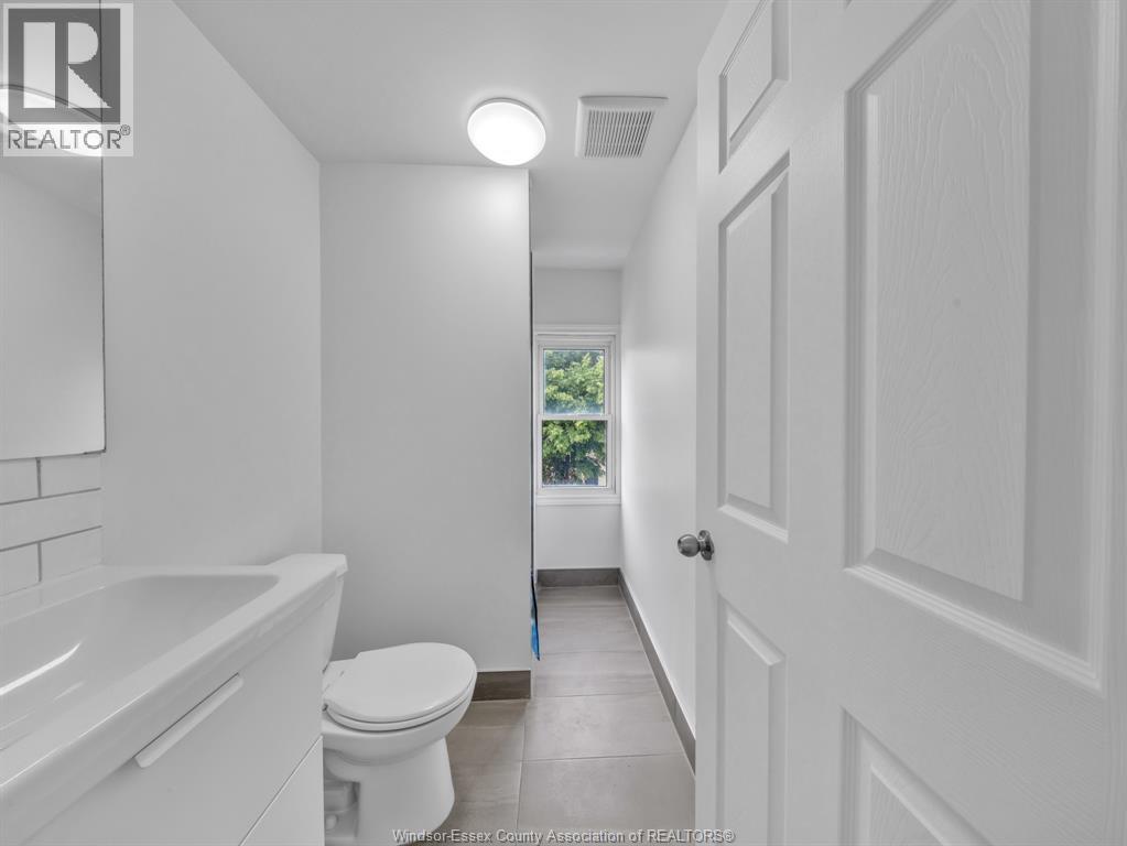 1096 Hall Property Photo 25